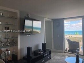 345 Ocean Dr in Miami Beach, FL - Building Photo - Building Photo