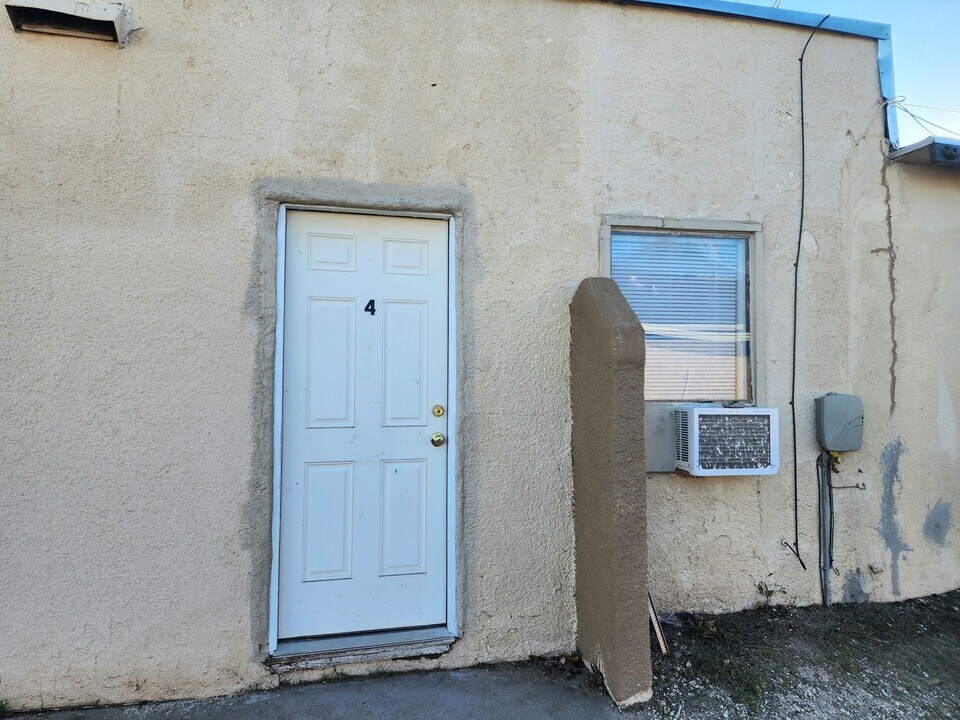 216 S Avenue I in Portales, NM - Building Photo