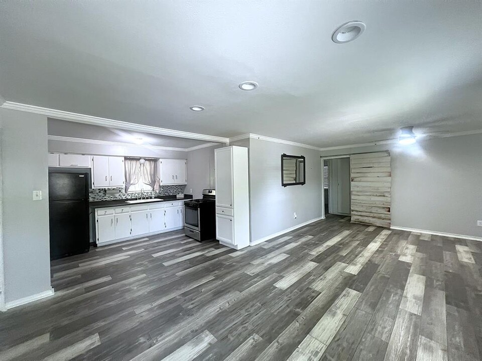 409 Oscar St in Taylor, TX - Building Photo
