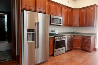 1510 W Thomas St, Unit J00W in Chicago, IL - Building Photo - Building Photo