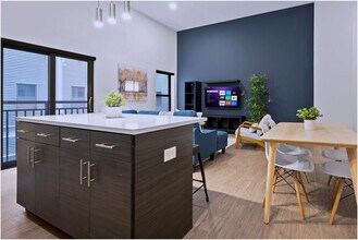 1101 Euclid Ave in Cleveland, OH - Foto de edificio - Building Photo