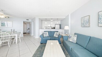 7205 Thomas Dr in Panama City Beach, FL - Building Photo - Building Photo