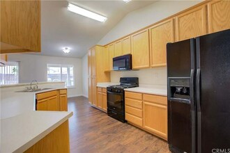 2073 Solis St in Merced, CA - Foto de edificio - Building Photo