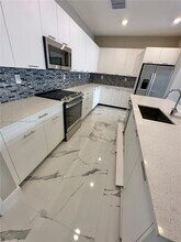 8348 NW 43rd St in Doral, FL - Building Photo - Building Photo