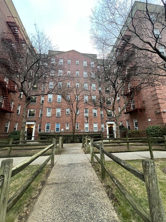 786 Bronx River Rd in Yonkers, NY - Foto de edificio