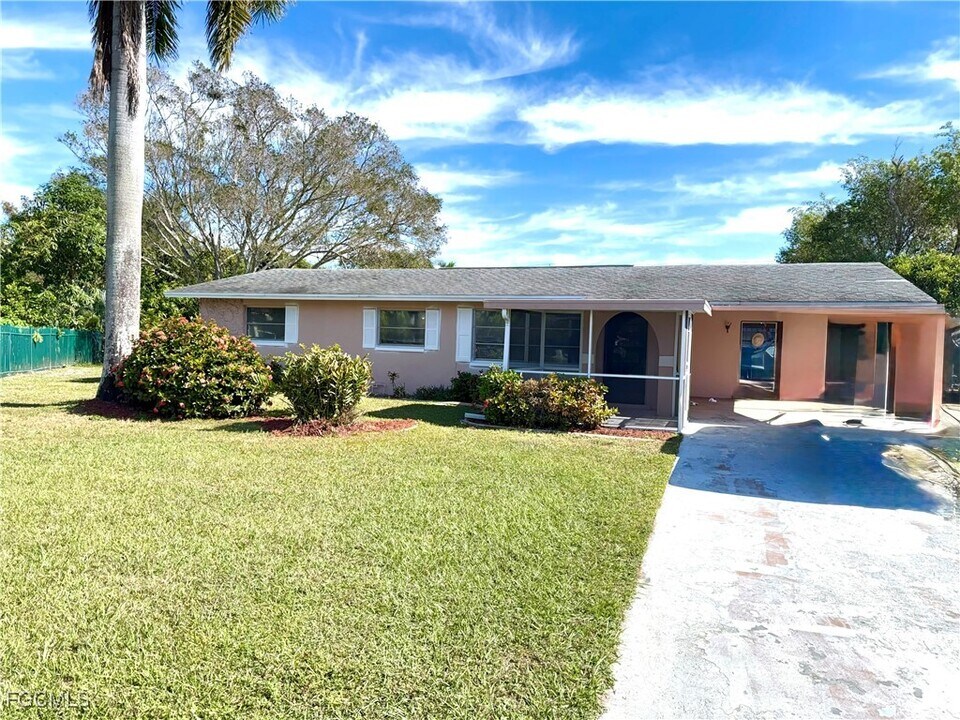 25 Castlebar Cir in Ft. Myers, FL - Building Photo