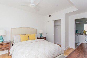 1481 Tremont St, Unit E-408 in Boston, MA - Foto de edificio - Building Photo