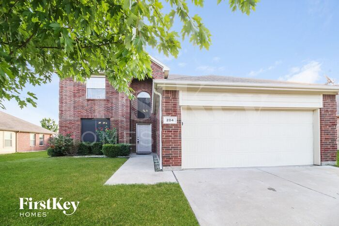 204 Clydesdale St in Waxahachie, TX - Foto de edificio