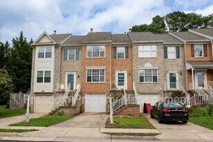 8644 Sanderling Dr in Manassas, VA - Building Photo