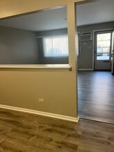 8817 S Roberts Rd in Hickory Hills, IL - Building Photo - Building Photo