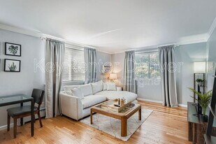 1327 Steele St in Denver, CO - Building Photo