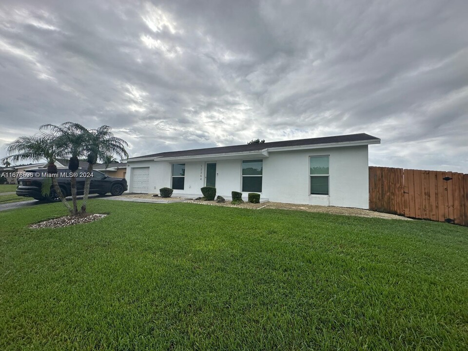 12364 SW 266th Ln in Homestead, FL - Building Photo