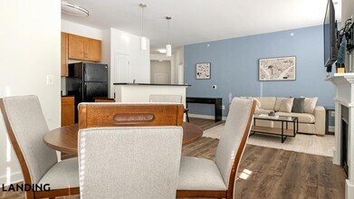 909 Mansion Dr, Unit 742-407 in Frederick, MD - Foto de edificio - Building Photo