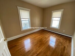 106 Glenwood Rd in Somerville, MA - Foto de edificio - Building Photo