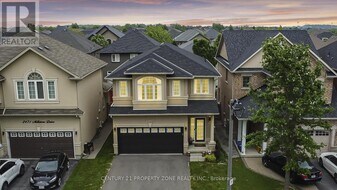 2467 Millstone Dr in Oakville, ON - Building Photo
