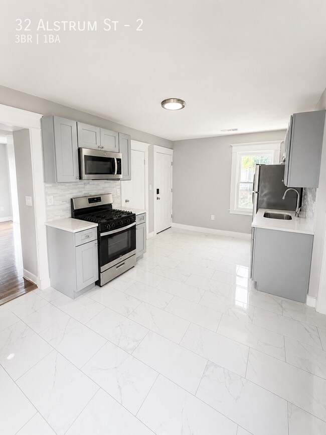32 Alstrum St
