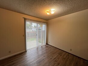 505 Clairmont Dr in Eugene, OR - Foto de edificio - Building Photo
