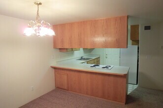 1338 Golden Park Dr in Grants Pass, OR - Foto de edificio - Building Photo