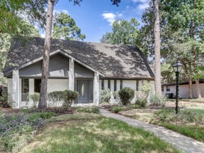 1951 Round Spring Dr in Houston, TX - Building Photo - Building Photo