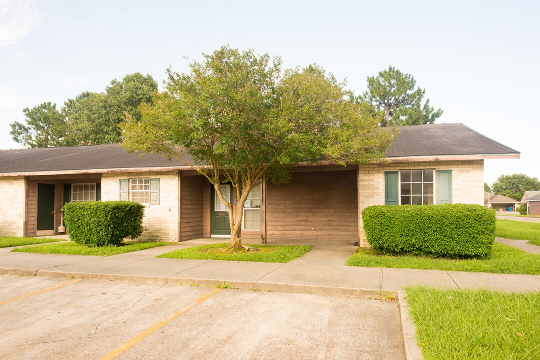 Oakbrook Apartments in Lafayette, LA - Building Photo