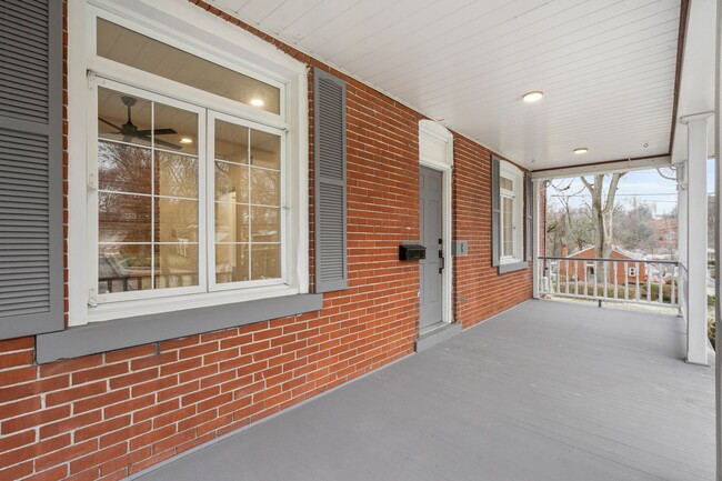 686 Filmore Rd in Pittsburgh, PA - Foto de edificio - Building Photo