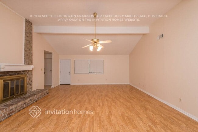 1819 Pilgrims Point Dr in Friendswood, TX - Foto de edificio - Building Photo