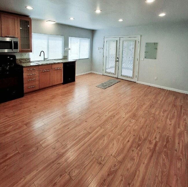 1304 Camelot Dr in Corona, CA - Building Photo - Building Photo