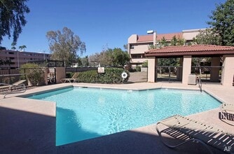 1215 E Lemon St, Unit 228 in Tempe, AZ - Foto de edificio - Building Photo