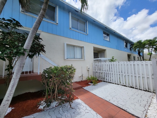 22220 SW 103rd Ave in Cutler Bay, FL - Building Photo - Building Photo