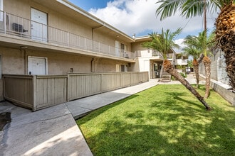 5447 Norwalk Blvd in Whittier, CA - Foto de edificio - Building Photo