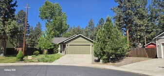 61087 Honkers Ct in Bend, OR - Building Photo