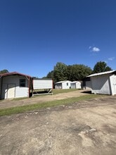 195 Gail St in Huntington, TX - Building Photo - Building Photo