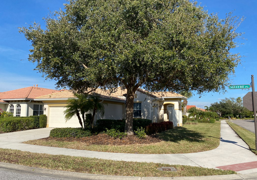 274 Mestre Pl in Nokomis, FL - Building Photo