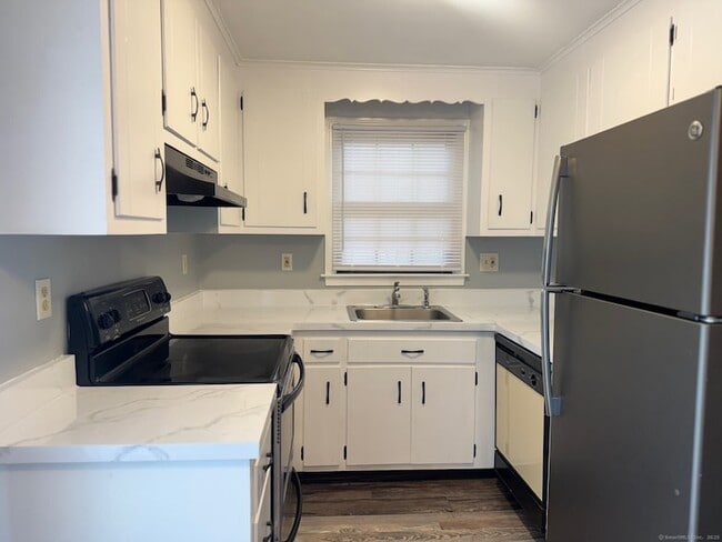 19 Goodwin St in Manchester, CT - Building Photo - Building Photo