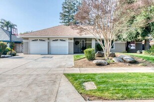 8476 N Del Mar Ave in Fresno, CA - Building Photo