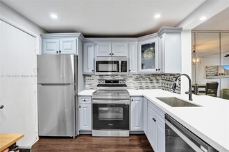1001 NE 14th Ave in Hallandale Beach, FL - Building Photo - Building Photo