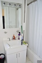 31-43-43 Steinway St in Queens, NY - Building Photo - Building Photo