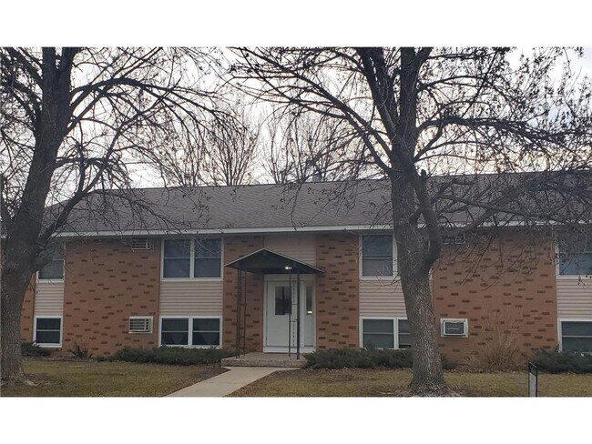 417 3rd St SE in Renville, MN - Building Photo - Building Photo