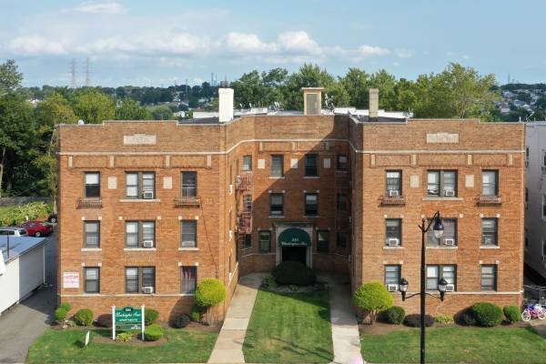 580 Washington Ave, Unit C4