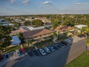 2121 NE 40th Ct in Lighthouse Point, FL - Building Photo - Building Photo