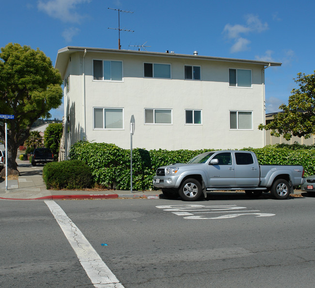 200-210 Chadbourne Ave in Millbrae, CA - Building Photo - Building Photo