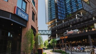 2161 Hawkins St in Charlotte, NC - Building Photo