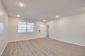 1452 NW 91st St in Oklahoma City, OK - Foto de edificio - Building Photo