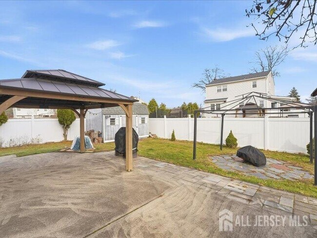 124 6th St in Middlesex, NJ - Building Photo - Building Photo