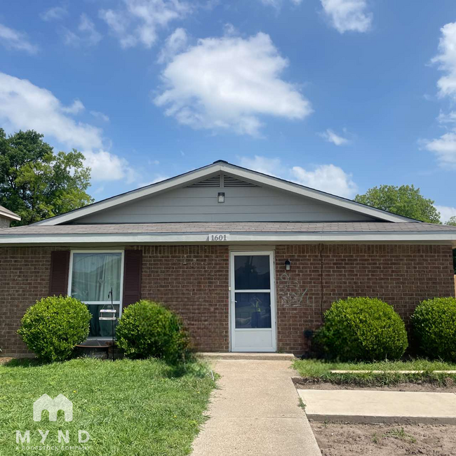 property at 1601 Cardinal Dr