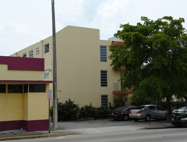 2030-2040 NW 7th St in Miami, FL - Building Photo - Building Photo