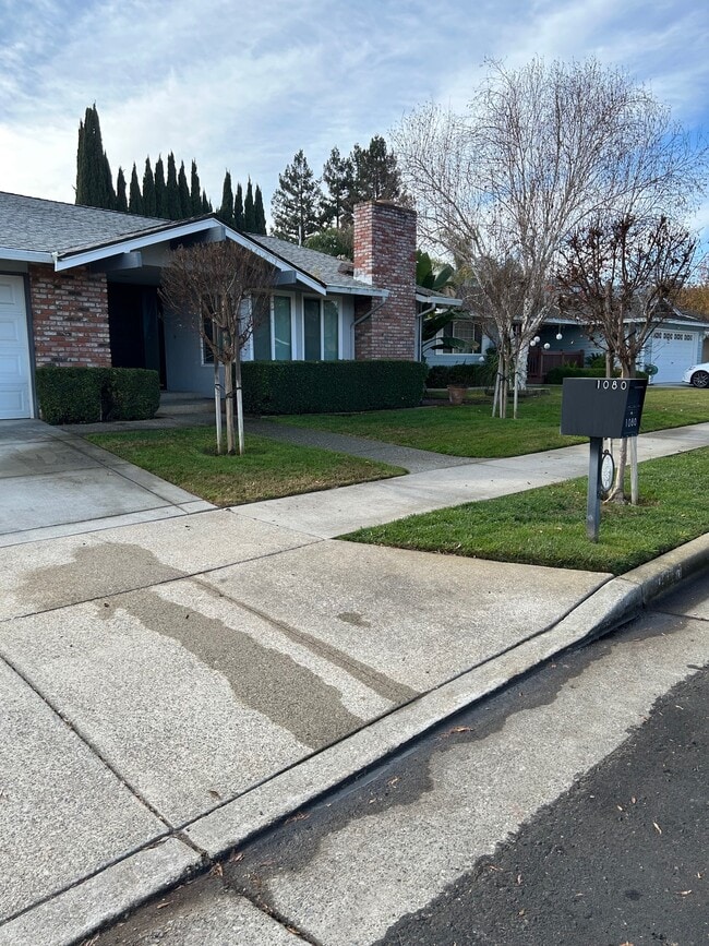 1080 Ayer Dr in Gilroy, CA - Building Photo - Building Photo