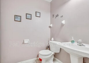 15 Marlou Dr in Hamilton, OH - Building Photo - Building Photo