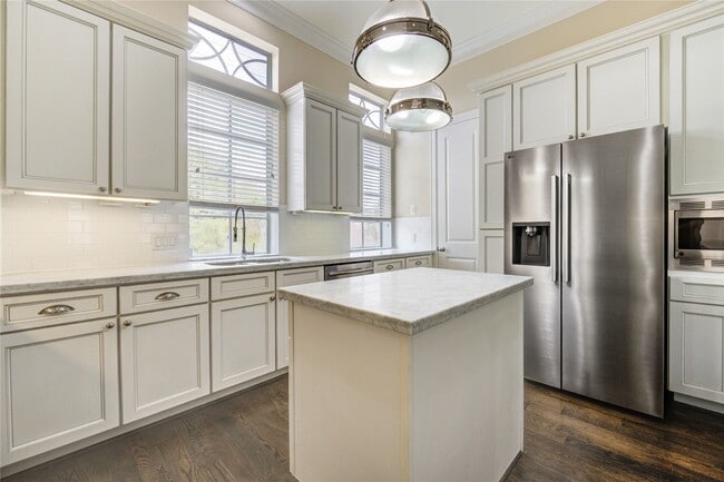 property at 1811 Ashland St