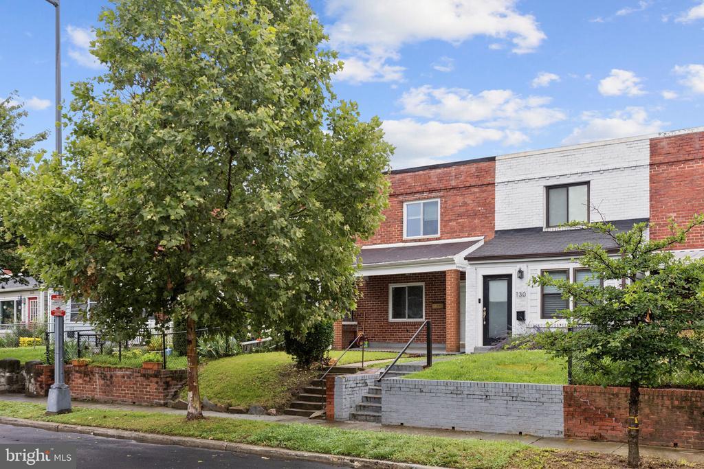128 33rd St NE in Washington, DC - Building Photo